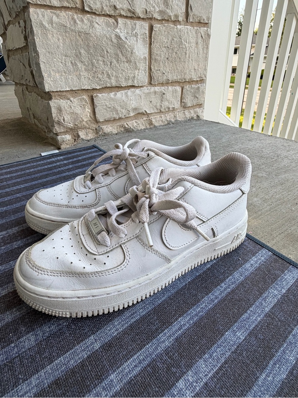 Nike Kids Low-Top Sneakers in White